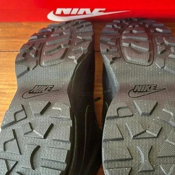 Nike | Black Air max goaterra boot 2.0 Kids 7Y / Women’s 8.5/9 Men 6.5/7 - Picture 8 of 11